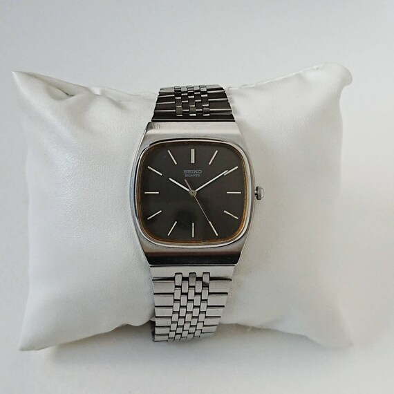 A214希少 稼動品 SEIKO emblem 80年代ヴィンテージ　黒文字盤！ 稼働 良品 SEIKO エンブレム 1979年 セイコー クォーツ メンズ