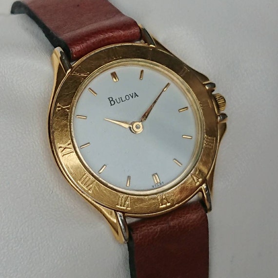Vintage Bulova Gold Roman Numerals on Bezel 90s R… - image 5