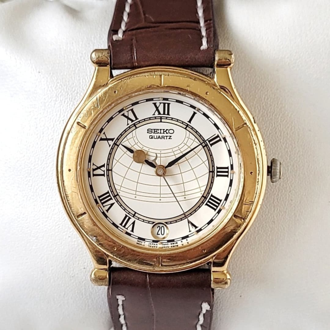 1959様　イエロー 1988) Seiko 7F38-7030 calendar dress watch with moon phase