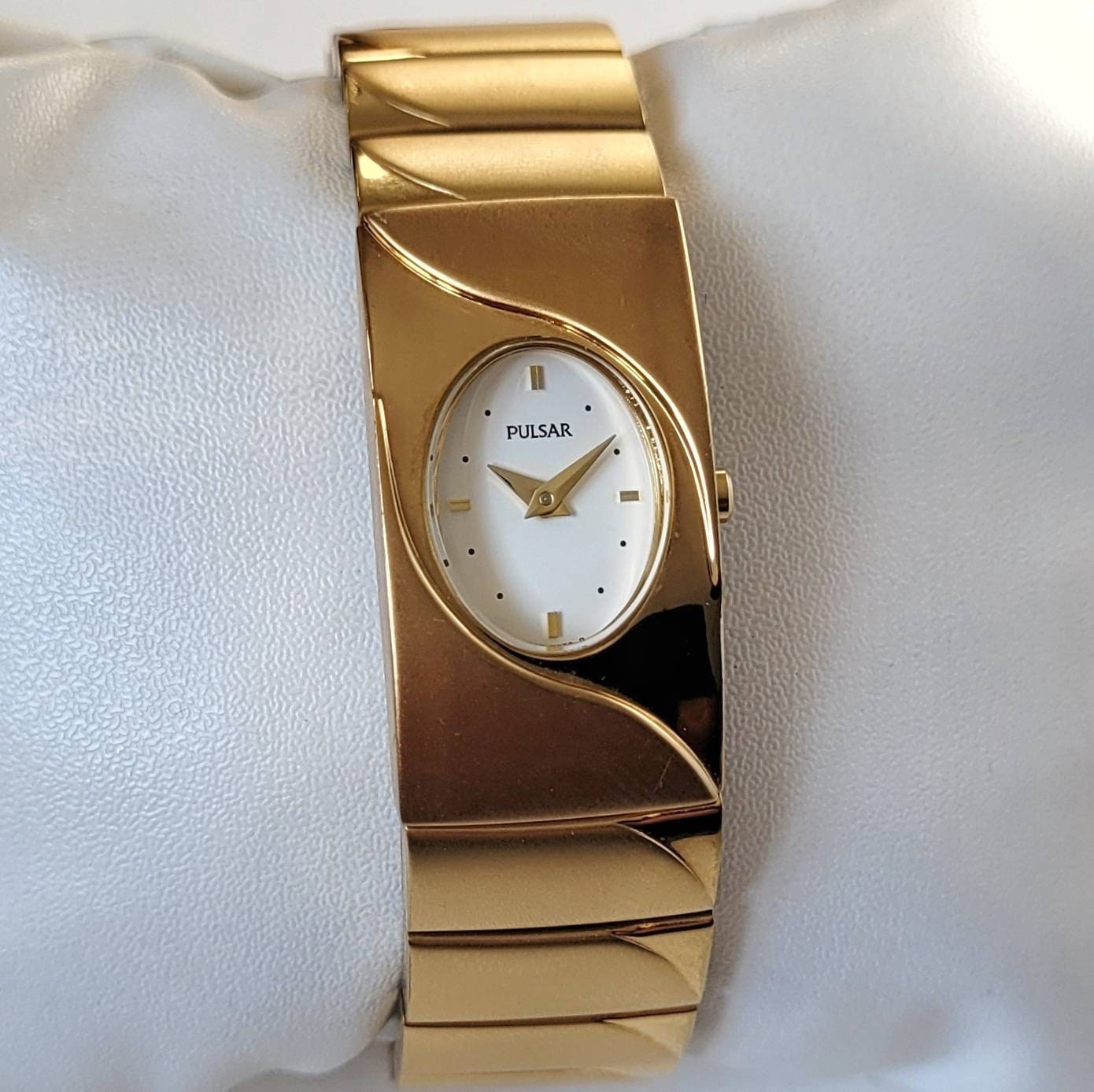 Pulsar bracelet best sale watch
