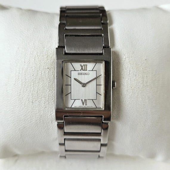 Vintage Seiko Tank with Roman Numerals 90s Timeless - Gem