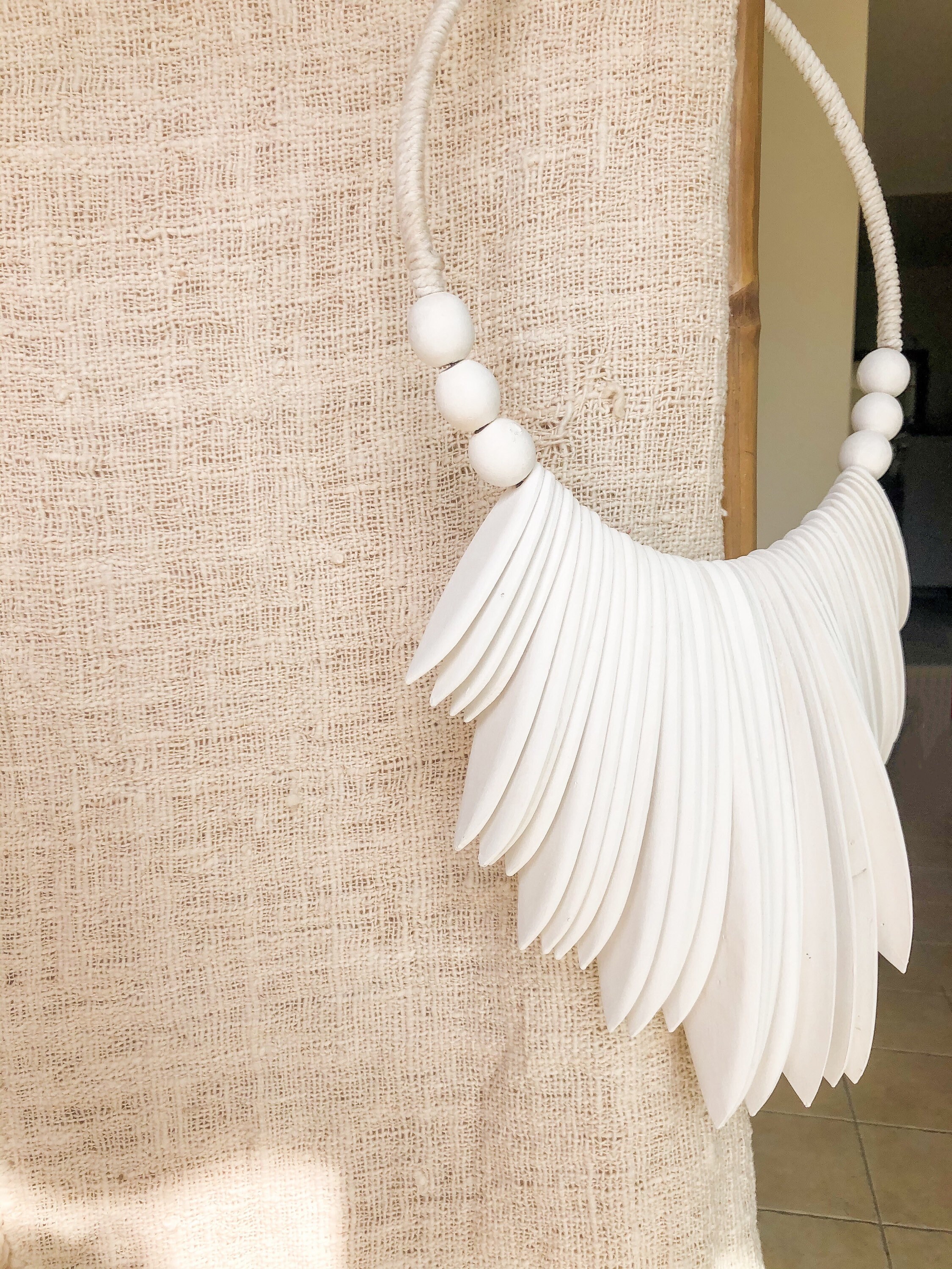 The Pia Cuttlewood Wall Hanging - Blanc