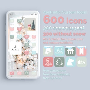 Op de afbeelding: Een telefoonscherm waarop een verzameling van 600 aangepaste pictogrammen wordt weergegeven, 300 met een besneeuwd ontwerp en 300 zonder sneeuw. De pictogrammen zijn in verschillende kleuren, waaronder roze, blauw en groen. De tekst "Esthetische aangepaste pictogrammen" wordt bovenaan het scherm weergegeven. De tekst "Mix & Match voor een super schattige en unieke esthetiek" wordt onder de pictogrammen weergegeven. De tekst "Gratis achtergronden, gratis pictogramverzoeken, gratis updates" wordt onderaan het scherm weergegeven.