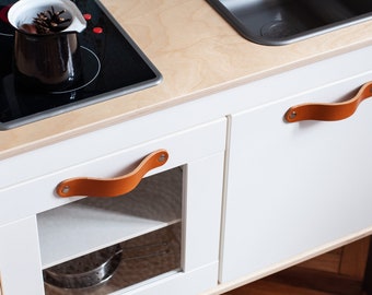 ikea duktig makover, ikea duktig hack, maniglie da cucina giocattolo, maniglie ikea duktig, maniglie di ricambio per cucina ikea duktig, cucina giocattolo