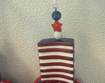 Adorno de bandera con borla hecho a mano: figura de bandera reversible, adorno reciclado, nuevo encanto patriótico
