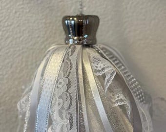 Adorno de borla de tela con corona plateada, decoración de cerámica con forma de Shaker.