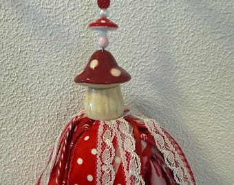 Adorno de borla de tela hecho a mano, decoración de salero reinventada, acento de hongo rojo