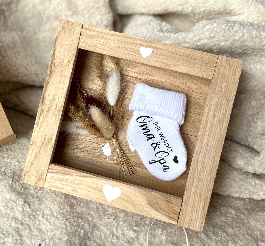 Schwangerschaft verkünden mit Babysockeluxuriöse Holzbox