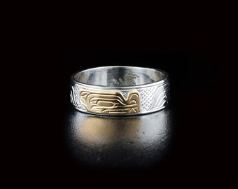 Canadian First Nations, Hand Carved Sterling Silver and 14K Gold 1/4" Wolf Ring, Indigenous Native Jewellery, Kwakwaka'wakw