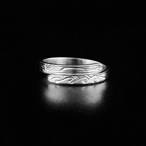 Northwest Coast Indigenous, Hand Carved Sterling Silver 1/8&quot; Orca Wrap Ring, First Nations Jewellery, Kwakwaka&#39;wakw