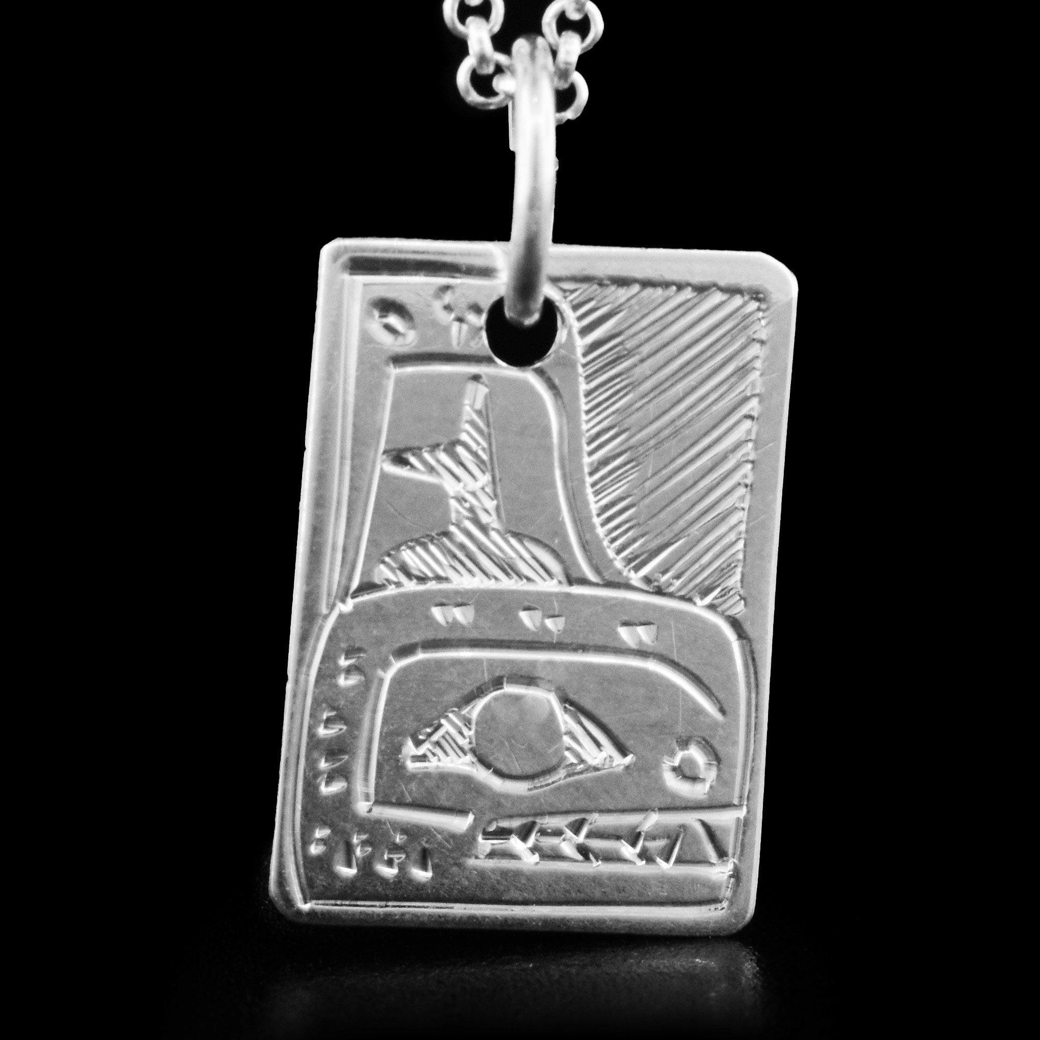 カナダ先住民族、手彫りスターリングシルバーミニ両面シャチペンダント