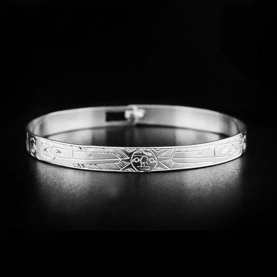 Canadian First Nations, Hand Carved Sterling Silver Hummingbird