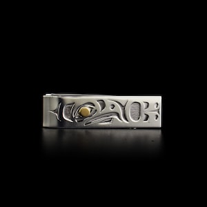 Fermasoldi a forma di aquila in argento sterling e oro 14 carati, gioielli indigeni delle Prime Nazioni canadesi, Nazione Tahltan