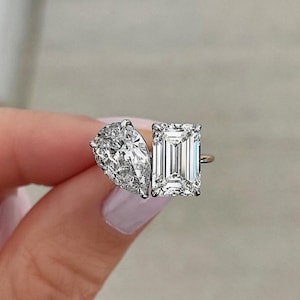 5.50 TW Pear and Emerald Cut Colorless Moissanite Engagement Ring / Two Stone Ring / Wedding Ring / Bridal Ring / Promise Ring / Toi et Moi