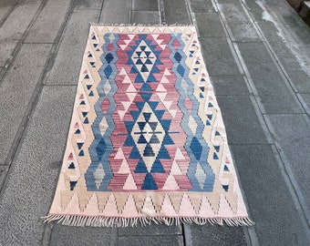 Vintage Turkish Kelim Rug: Folk Art Wool Rug (3.2x5.9 ft)