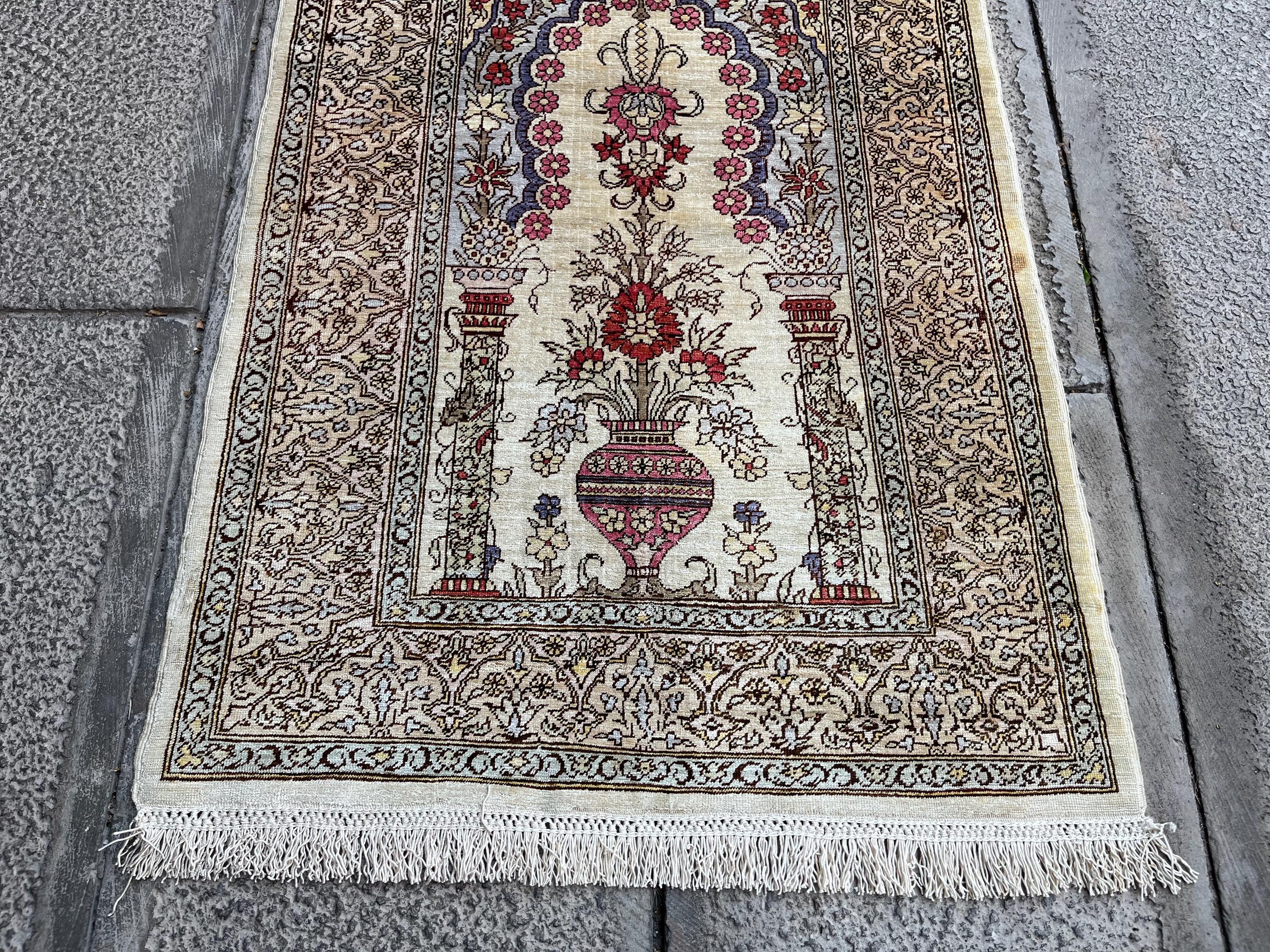 高級トルコ製ヘレケシルクラグ：コレクターズアイテム（56 x 67 cm