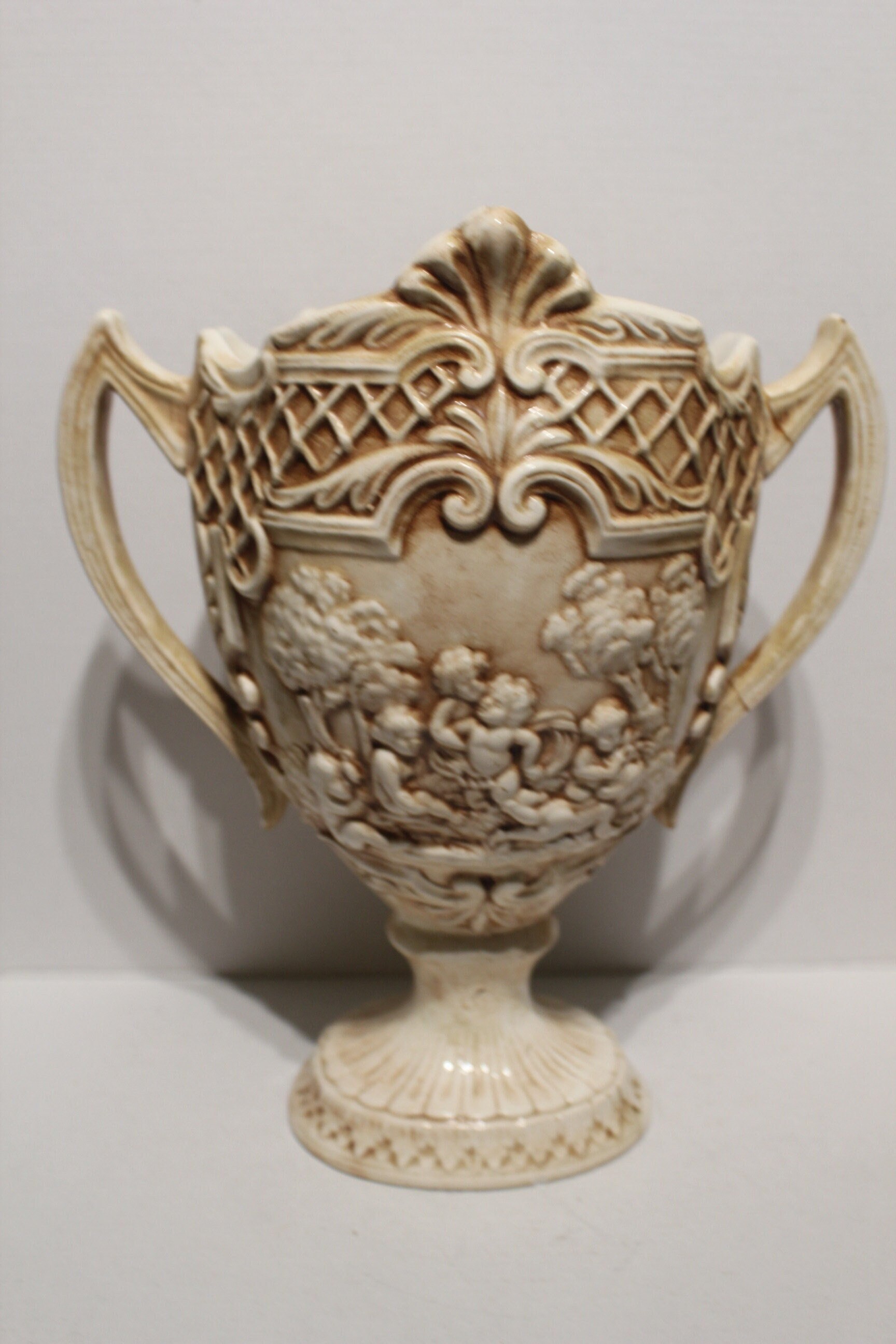 Grand Vase Ancien Décor Chérubins