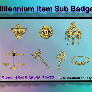 Könnte beinhalten: Eine Sammlung goldfarbener Millennium Item Sub Badges. Die Abzeichen umfassen ein Dreieck mit einem Auge, ein kreisförmiges Auge, einen Anhänger mit einem Dreieck und hängenden Elementen, Waagen, einen Stab, ein Ankh und ein Armband. Der Text lautet "Millennium Item Sub Badges."