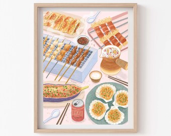 Puede incluir: Una ilustración colorida de una variedad de comida callejera china, que incluye brochetas de carne y verduras, masa frita, un tazón de arroz y una lata de refresco. La comida está dispuesta en una mesa con un fondo rosa.