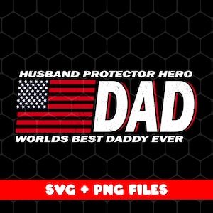 Puede incluir: Un diseño digital que presenta una bandera estadounidense con el texto "Husband Protector Hero Dad Worlds Best Daddy Ever" en blanco con una textura desgastada.
