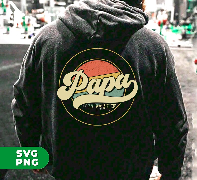 Puede incluir: Sudadera negra con un gr&aacute;fico retro de un sol con la palabra "Papa" en una fuente vintage.