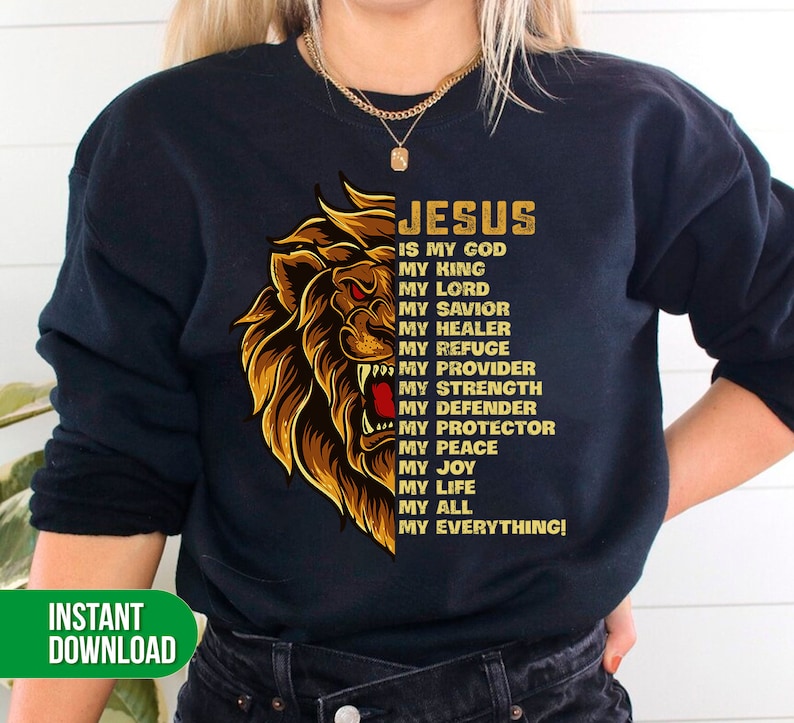 Puede incluir: Una sudadera negra con un gr&aacute;fico de le&oacute;n y el texto "JESUS IS MY GOD MY KING MY LORD MY SAVIOR MY HEALER MY REFUGE MY PROVIDER MY STRENGTH MY DEFENDER MY PROTECTOR MY PEACE MY JOY MY LIFE MY ALL MY EVERYTHING!"
