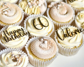 Aangepaste verjaardag Cupcake Topper Set | Vieringsbedels | Metalen kaart | Niet schuur glitter | Gepersonaliseerde ontwerpen | Voeg naam en leeftijd toe