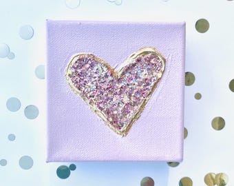 Obra de arte DIMENSIONAL de corazón con BRILLO ROSA sobre lienzo pequeño / Decoración de San Valentín / Regalo para baby shower / Regalo para guardería / Regalo de corazón / Corazón con brillantina