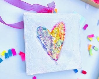 Diseño de corazón abstracto colorido sobre lienzo blanco en miniatura / Corazón abstracto texturizado / Corazón brillante y colorido / Mini obra de arte / Decoración de corazón