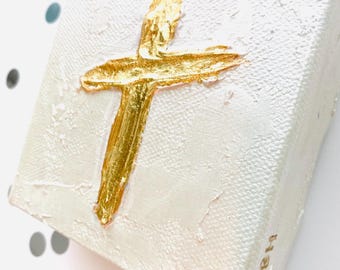 CRUZ BLANCA Y DORADA sobre lienzo texturizado pequeño / Arte con cruz en lámina dorada / Decoración del hogar con cruz dorada / Regalo de boda con cruz / Regalo de bautismo con cruz