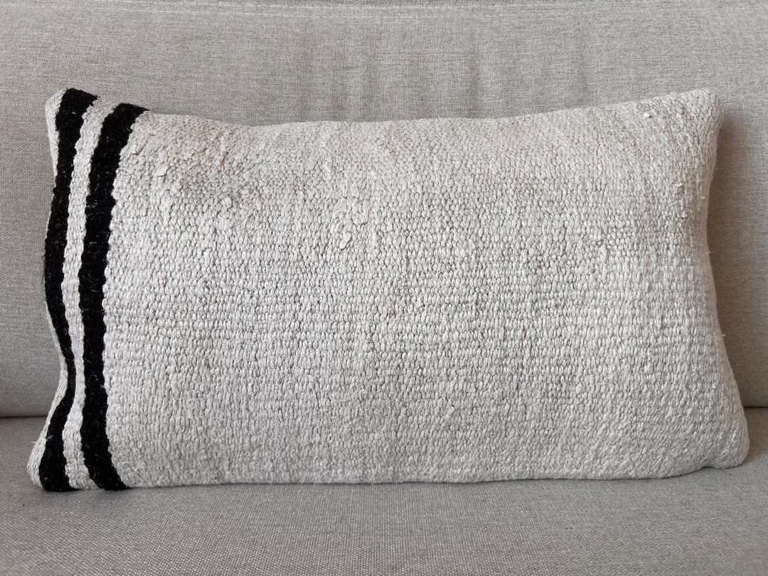 麻の装飾的なヴィンテージキリムクッションカバー（50 x 30 cm