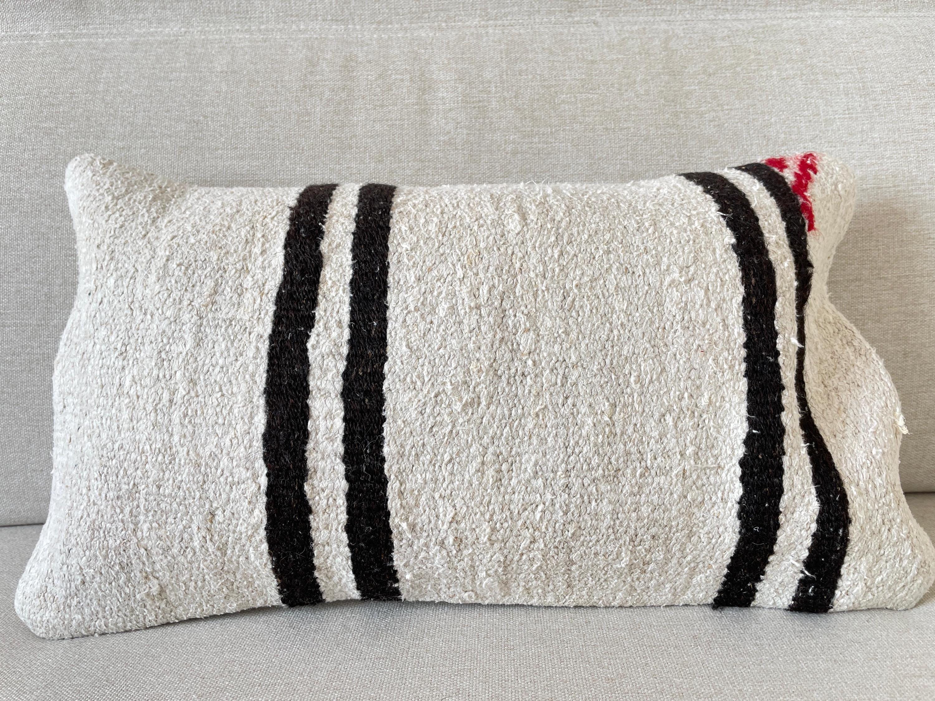 麻の装飾的なヴィンテージキリムクッションカバー（50 x 30 cm