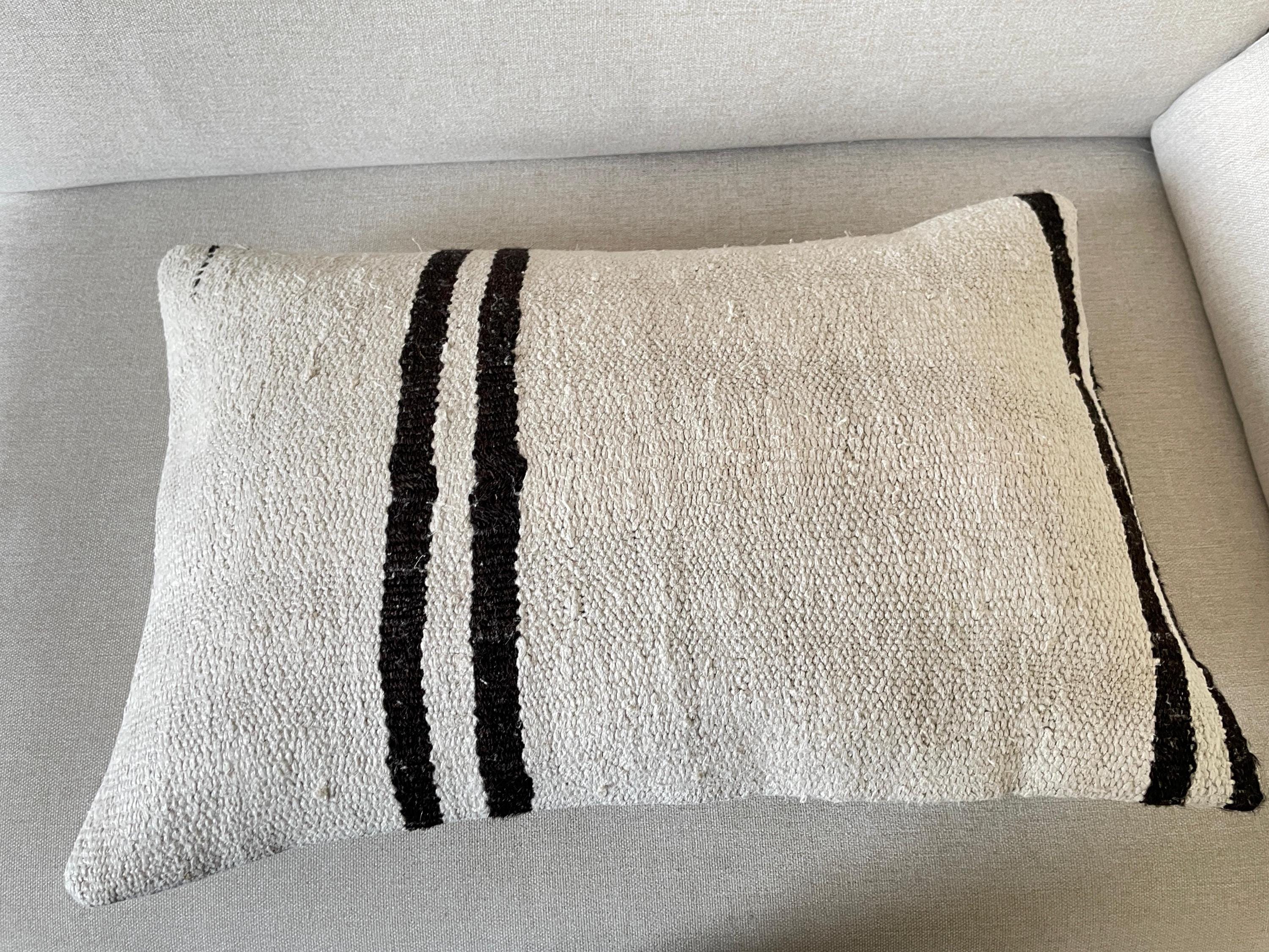 麻の装飾的なヴィンテージキリムクッションカバー（40x60）。 - Etsy 日本