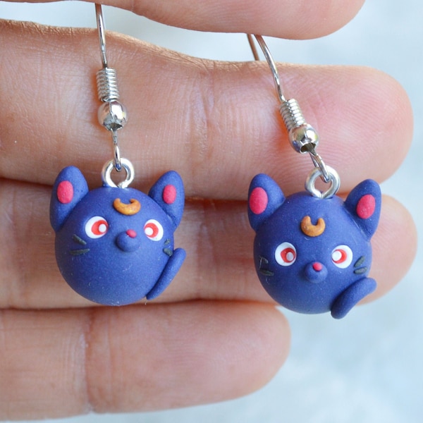 Boucles d'oreilles Chat / chat lune / bijoux fantaisies /cadeau fait-main personnalisé / manga japonais / boucles d'oreilles rigolo