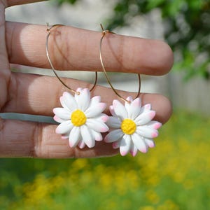 Margueritte hoop earrings / White and yellow flower earrings