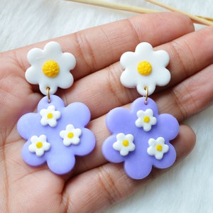 Handmade polymer clay lavender daisy earrings / original personalized woman gift / Mother's Day gift