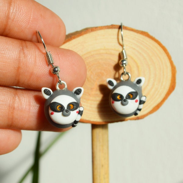 Boucles d'oreilles lémurien de Madagascar faites main / boucles d'oreilles animaux exotiques / cadeau original