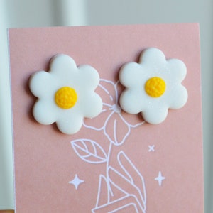 Daisy earrings in polymer clay and customizable