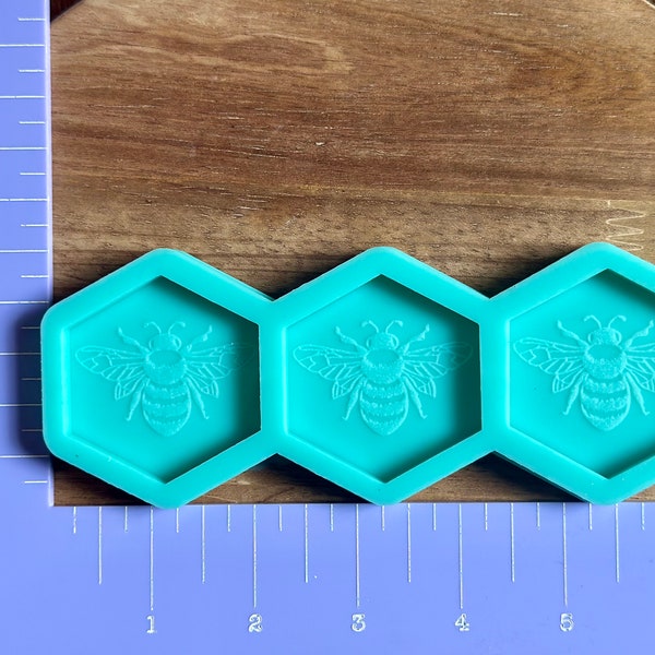 Bee honey comb shaped silicone mold for epoxy resin - DIY keychain