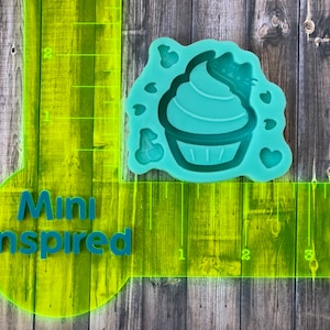 Cupcake shaker silicone mold for epoxy resin - DIY keychain, DIY gripper shaker and magnets.