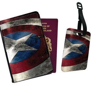 Gepersonaliseerde stijlvol kunstleer paspoorthoes en bagagelabel Marvel Avengers Captain America Shield Endgame Infinity War reiscadeau
