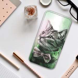 Brieftasche Handyhülle mit Karteneinsätzen, individuelle getigerte Katze Handyhülle, süße Katze mit Fliege - fügen Sie Ihren Namen hinzu!