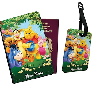 Gepersonaliseerde kunstleren paspoorthoes en bagagelabel met je naam, reisaccessoirecadeau, reiscadeau, Disney Winnie Pooh en vrienden