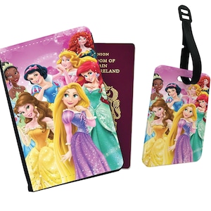 Gepersonaliseerde kunstleren paspoorthoes en bagagelabel, reisaccessoireset, kleurrijke Disney-prinses, cadeau voor haar, aangepast reiscadeau