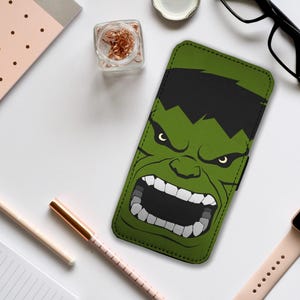 Capa de celular tipo carteira com compartimentos para cartões, capa personalizada do Hulk para iPhone e Samsung, presente para amantes da Marvel - adicione seu nome!