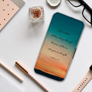 Funda tipo billetera para teléfono con tarjetero para iPhone y Samsung, versículo bíblico Filipenses 4:13, funda inspirada en la Biblia. Elige tu propio versículo.