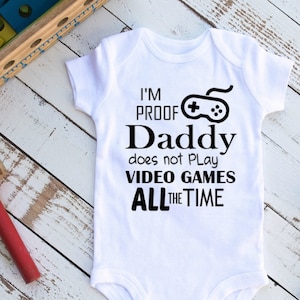 Sono la prova che papà non gioca sempre ai videogiochi, file in formato SVG, giochi in formato SVG, videogiochi in formato SVG, design cricut, dicendo in formato SVG, disegno vettoriale, SVG