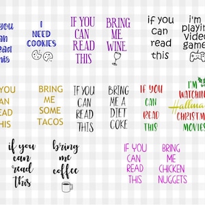 Puede incluir: Una colección de diseños basados en texto con varias frases. Algunos diseños incluyen "Si puedes leer esto", seguido de peticiones de galletas, vino, tacos, Coca-Cola light o nuggets de pollo. Otros diseños incluyen "Estoy jugando videojuegos" y "Estoy viendo películas navideñas de Hallmark".