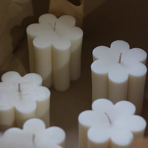 Daisy Pillar Candle