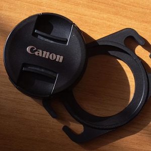 Lens Cap Holder for Camera Strap – Fits Various Sizes – Secure & Lightweight Photography Accessory – 3D Printed